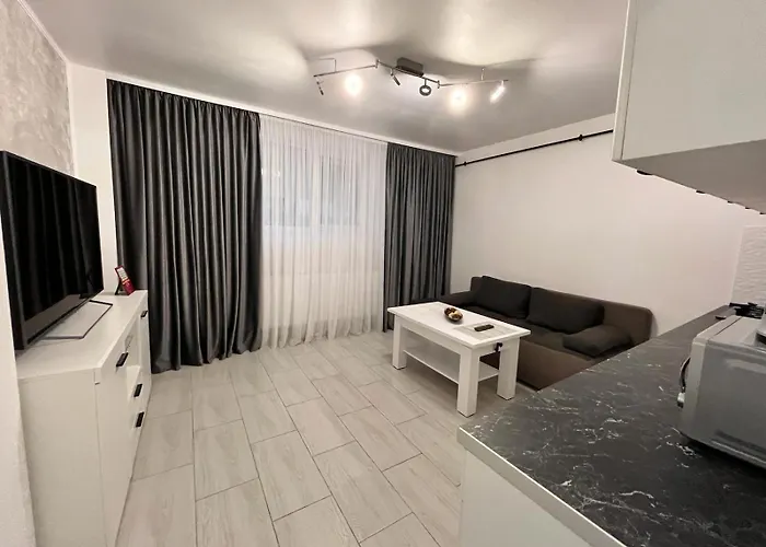 White & Silver Luxury Lejlighed *