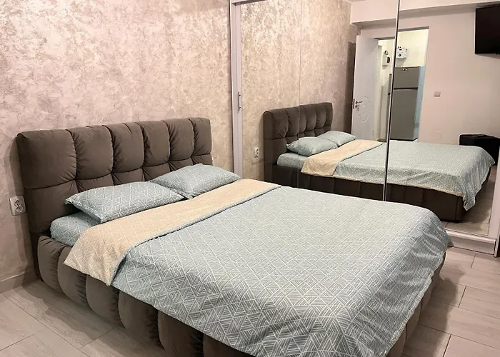 White & Silver Luxury Lejlighed *